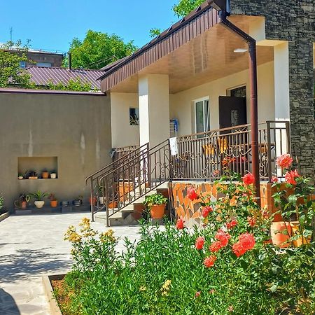 Bed and Breakfast Inexpensive House Ванадзор Экстерьер фото